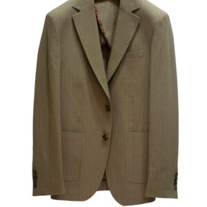 Brown blazer – warm tone, great for autumn and semi-formal outfits.