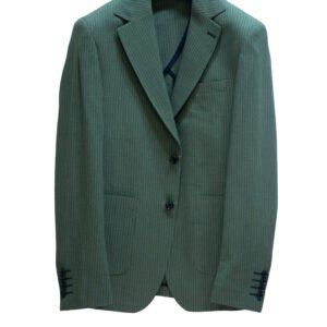 Forest green blazer – modern and distinctive.