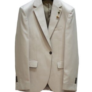 Light beige blazer – perfect for summer styling.