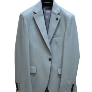 Cream blazer – light and elegant.